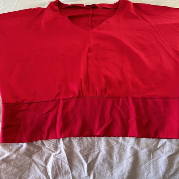 New York & Co. size M, Red silky blouse with cherry blossom embroidery - Picture 7 of 7